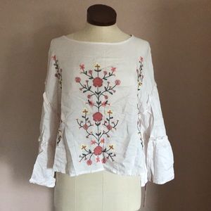 Xhilaration Off white peasant top